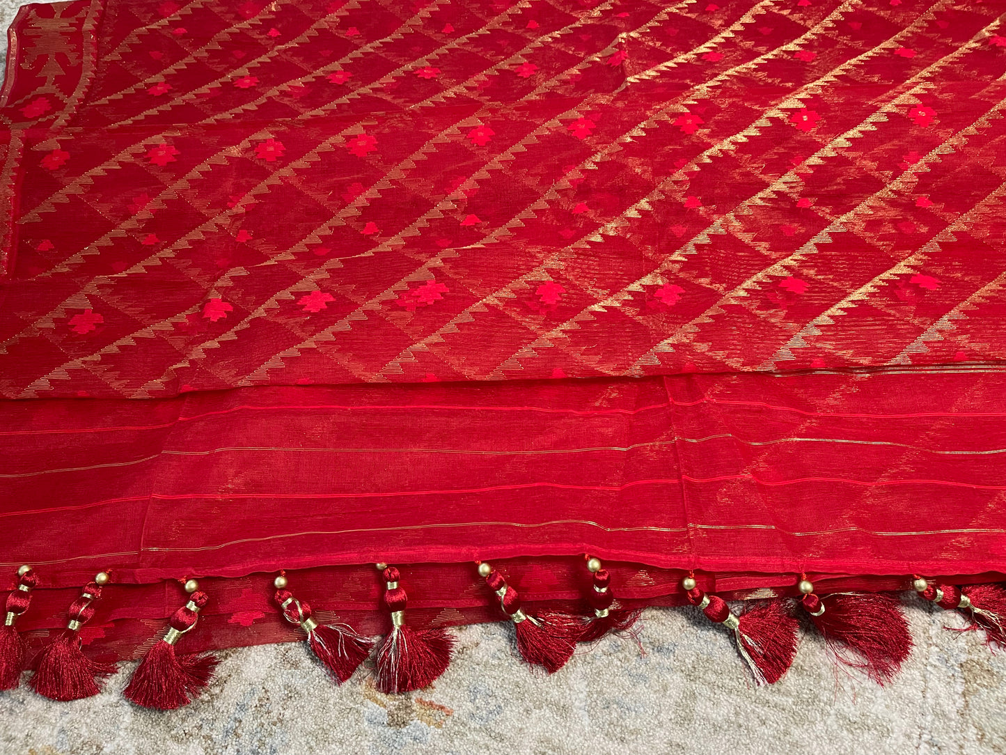 Luxurious Dhakai Jamdani Half Silk Saree with Blouse - 84 Count
